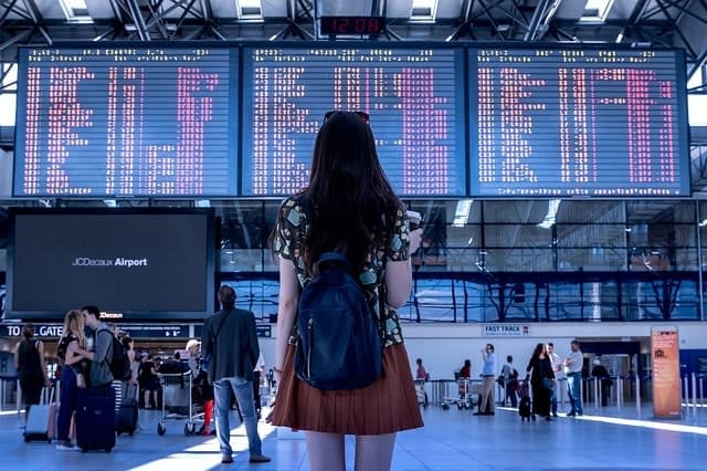 Como é Morar Fora do Brasil? 3 dicas de quem já foi para o exterior perdido sozinho aeroporto - Como é Morar Fora do Brasil? 3 dicas de quem já foi para o exterior